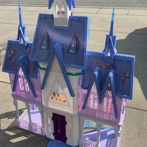 Frozen 2 Arundelle Castle 5ft tall